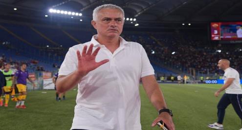 "يويفا" ينتظر تقرير حكم نهائي الدوري الأوروبي قبل تحديد مصير مورينيو